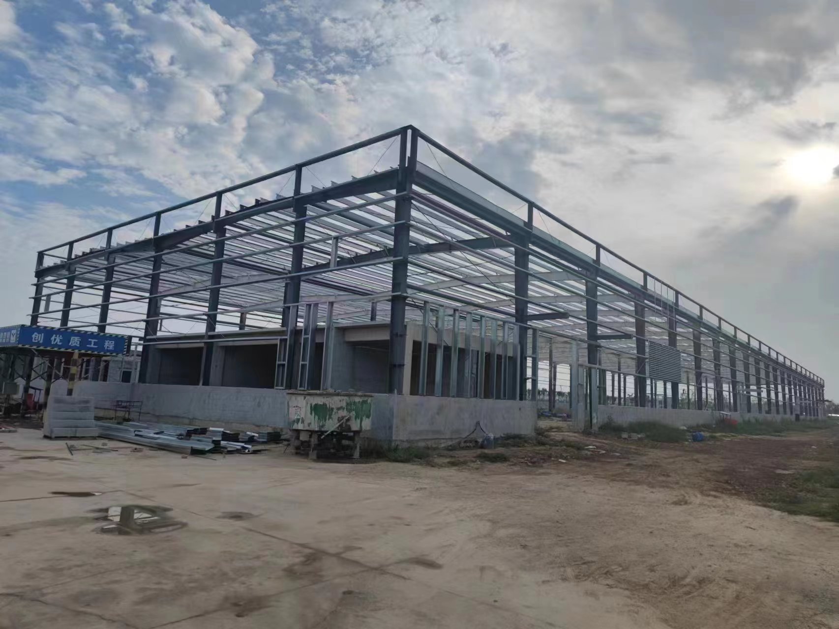 上海三期擴(kuò)建工程(二標(biāo)段)順利完成南二指廊屋蓋鋼結(jié)構(gòu)施工 13585605056周先生 上海三期擴(kuò)建工程(二標(biāo)段)順利完成南二指廊屋蓋鋼結(jié)構(gòu)施工 13585605056周先生